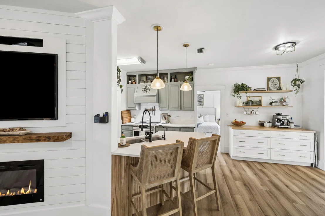 Photo of 1025 Forest Shore Drive
