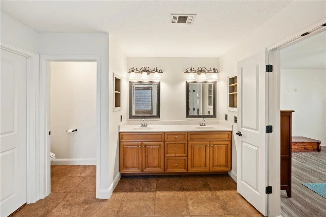 Photo of 2296 Valley Road