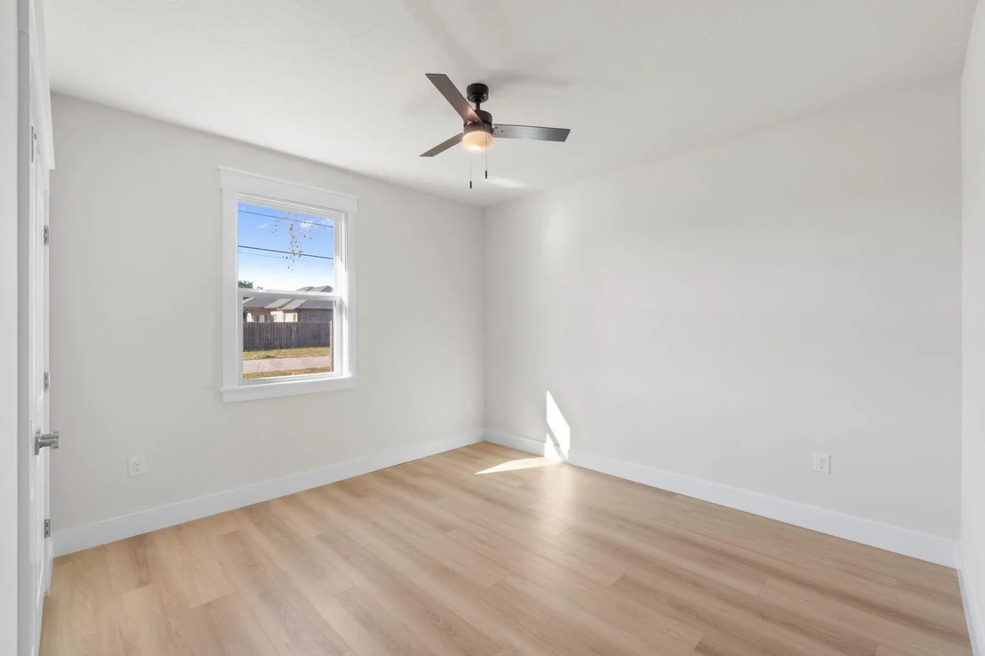 Photo of 1370 Central Parkway