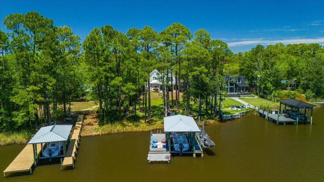 Photo of 103 W Bayou Forest Drive