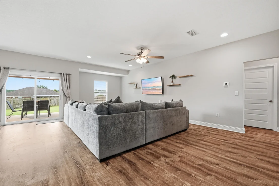 Photo of 5302 Moore Loop