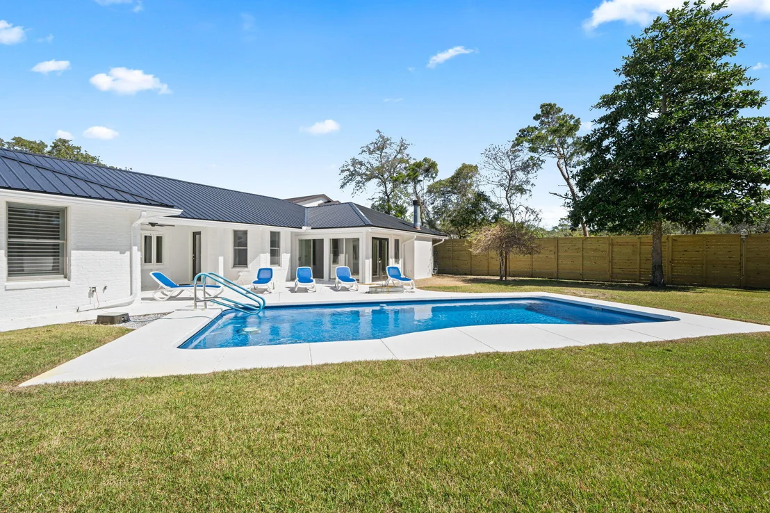 Photo of 497 Walton Way