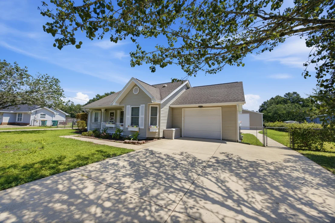 Photo of 220 W Walker Circle
