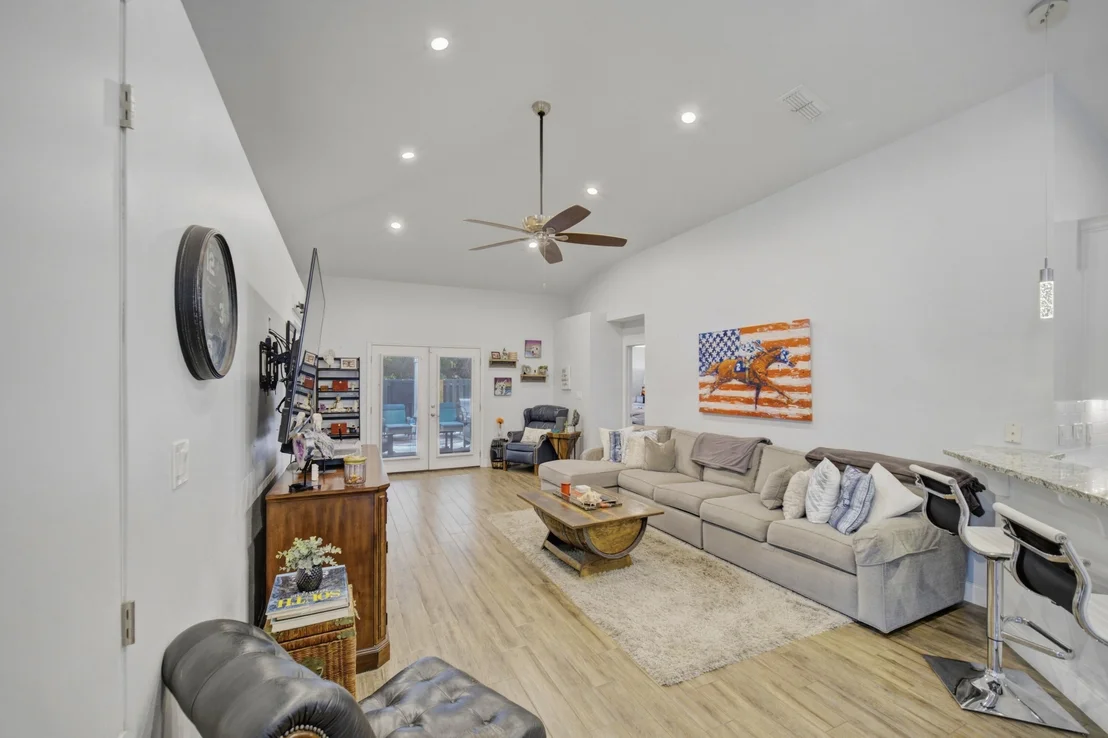 Photo of 423 Sandy Cay Drive