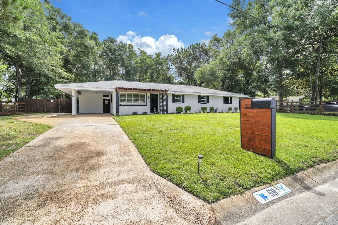 Photo of 59 NE Oregon Drive