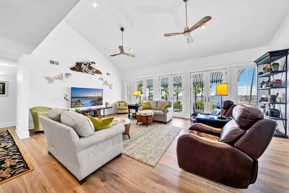 Photo of 458 Parish Boulevard