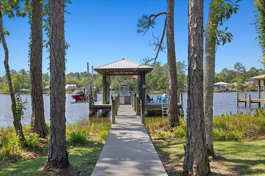 Photo of 103 W Bayou Forest Drive
