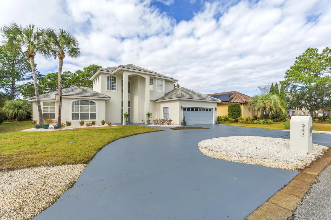 Photo of 943 Emerald Bay Drive