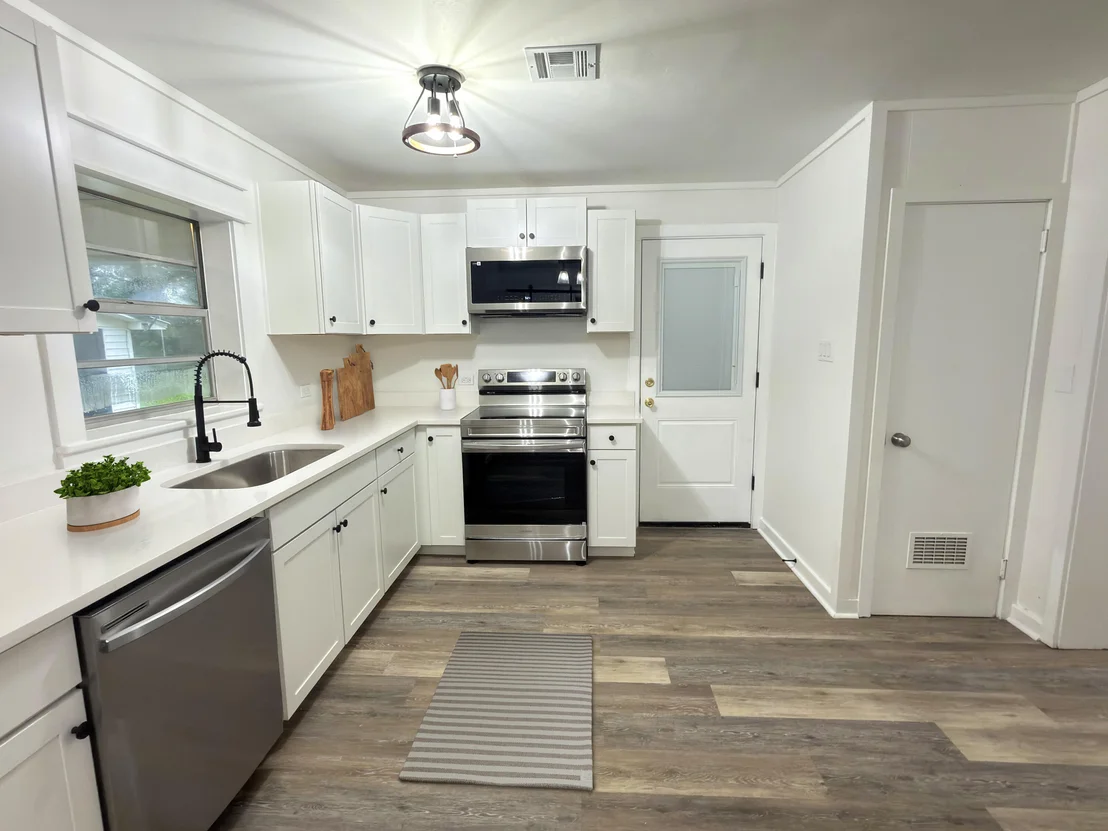 Photo of 215 E 3rd Avenue