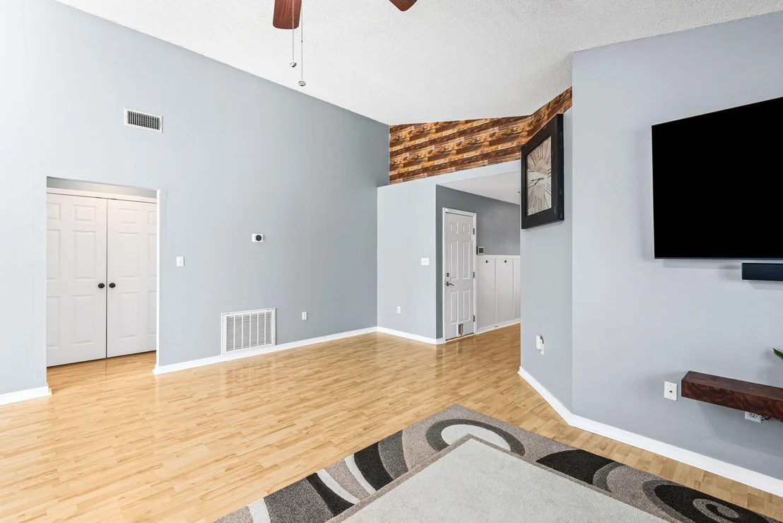 Photo of 560 Rough Leaf Lane