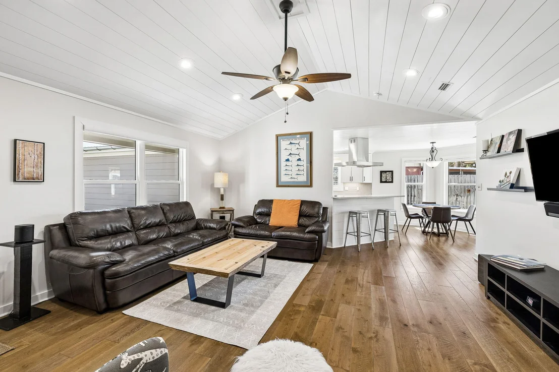 Photo of 331 Oleander Avenue