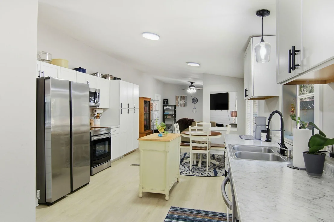 Photo of 6108 Old River Road