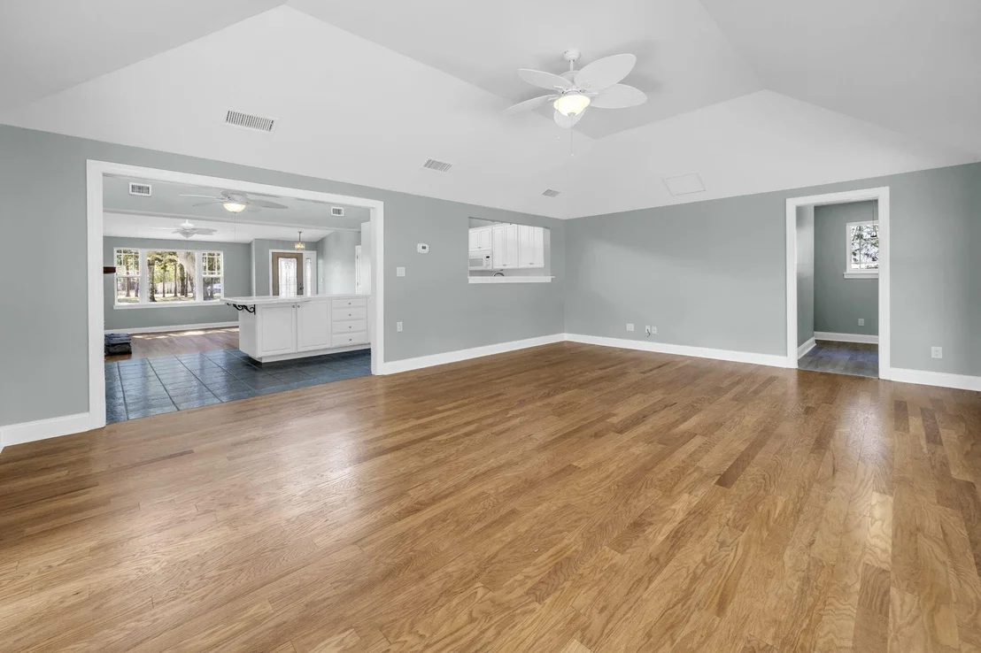 Photo of 845 N Lakeside Drive