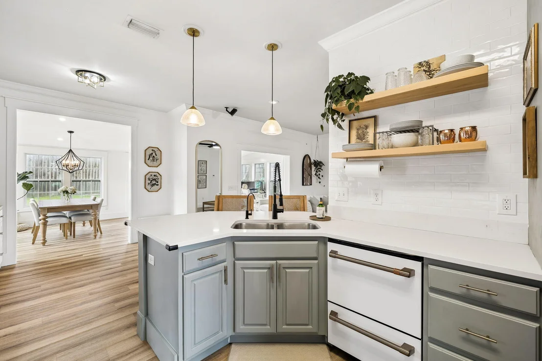 Photo of 1025 Forest Shore Drive