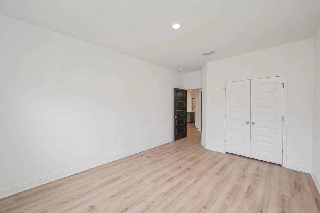 Photo of 15 E Oak Trees Lane