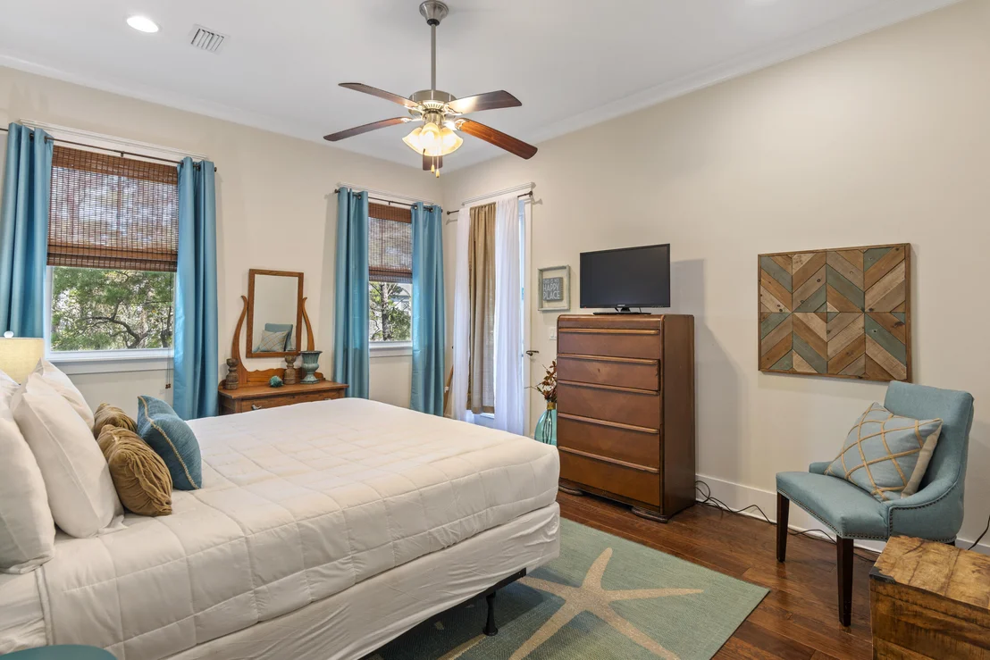 Photo of 470 Gulfview Circle