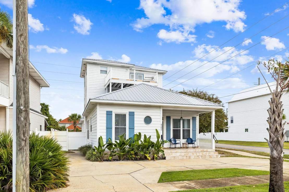 Photo of 4585 Luke Avenue