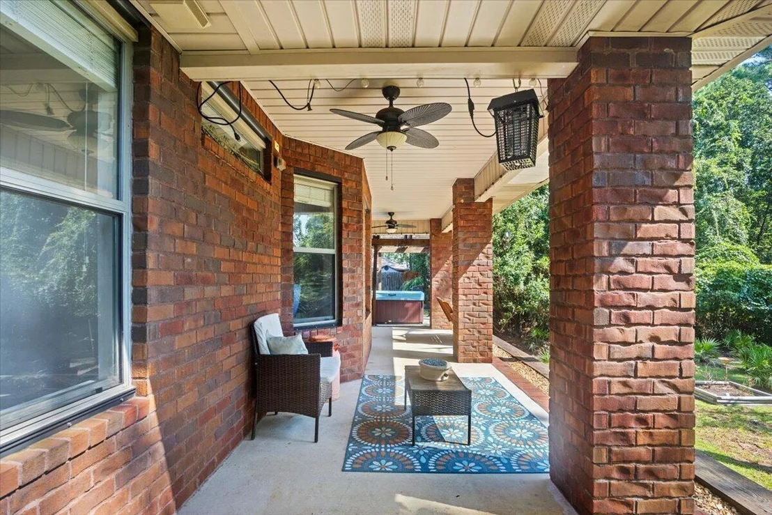 Photo of 2296 Valley Road