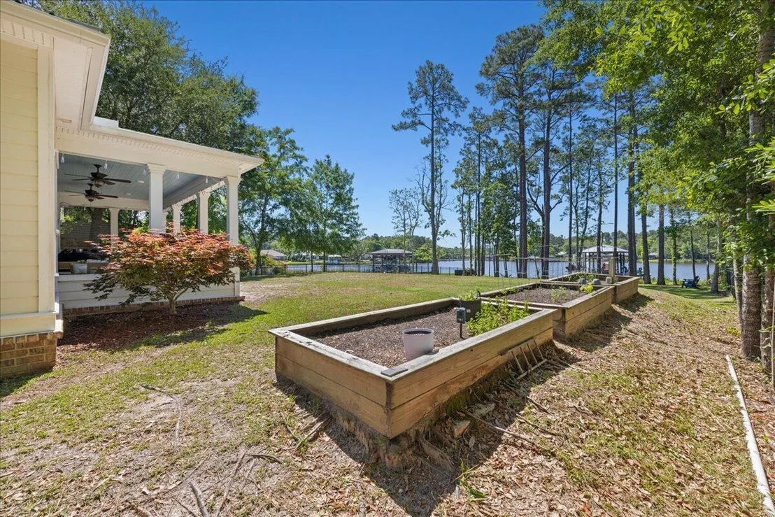 Photo of 103 W Bayou Forest Drive