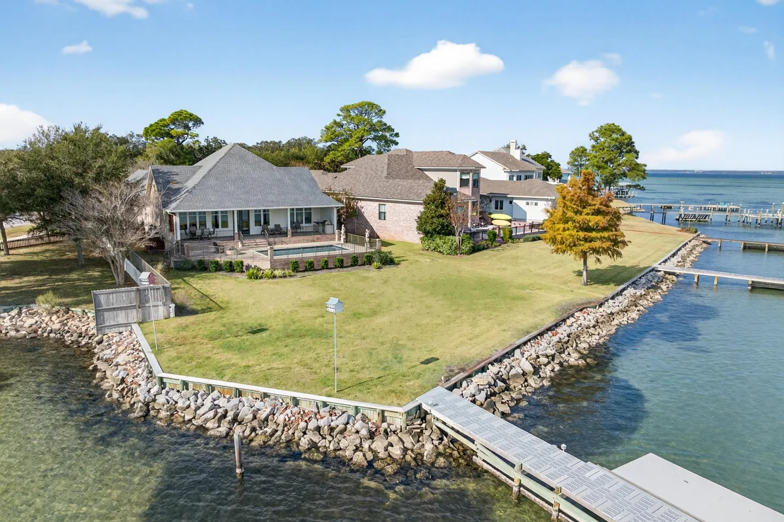 Photo of 901 Peacocks Point Drive