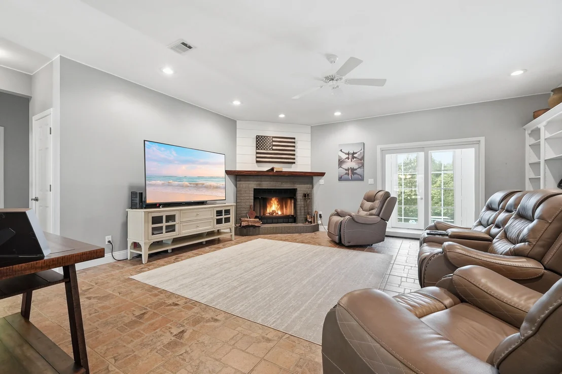 Photo of 4063 Lakeview Drive