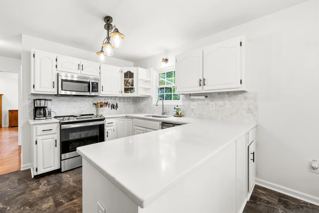 Photo of 610 W Lynn Brook