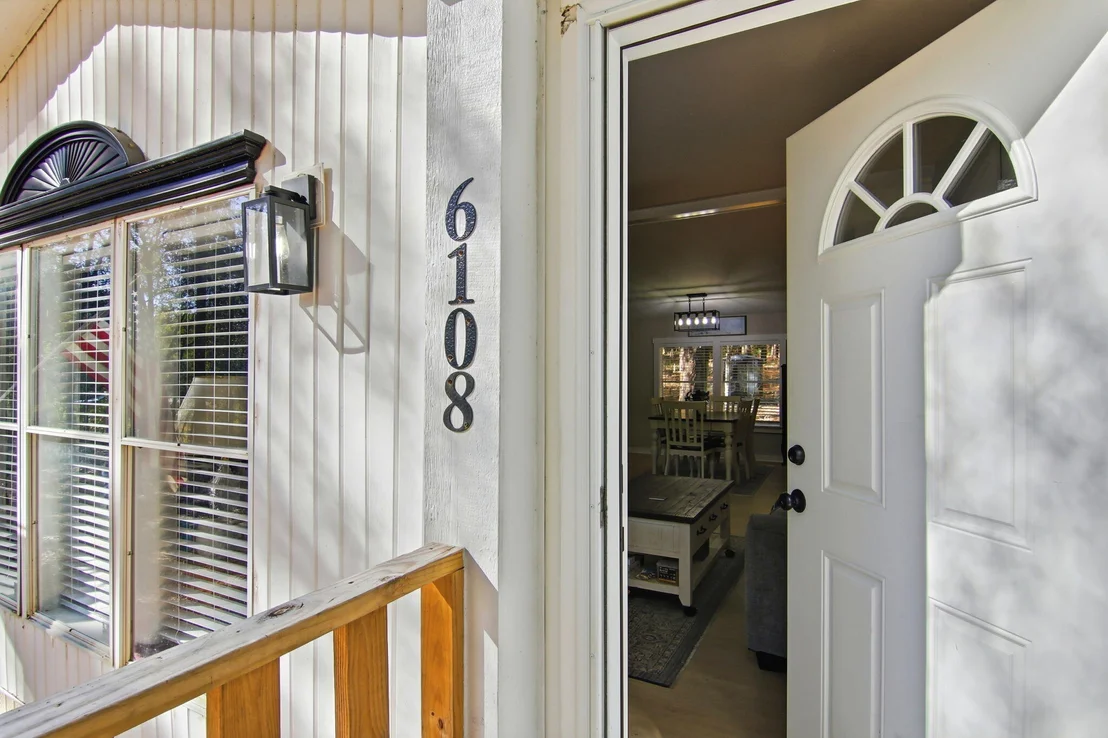 Photo of 6108 Old River Road