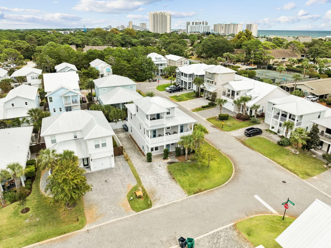 Photo of 10 Lake Street