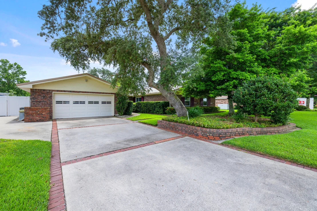 Photo of 21 Pebble Beach Drive