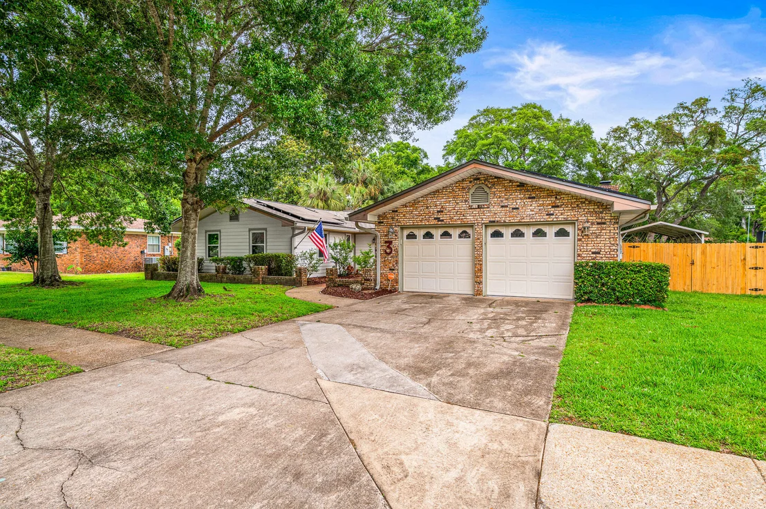 Photo of 3 NE Windsor Lane