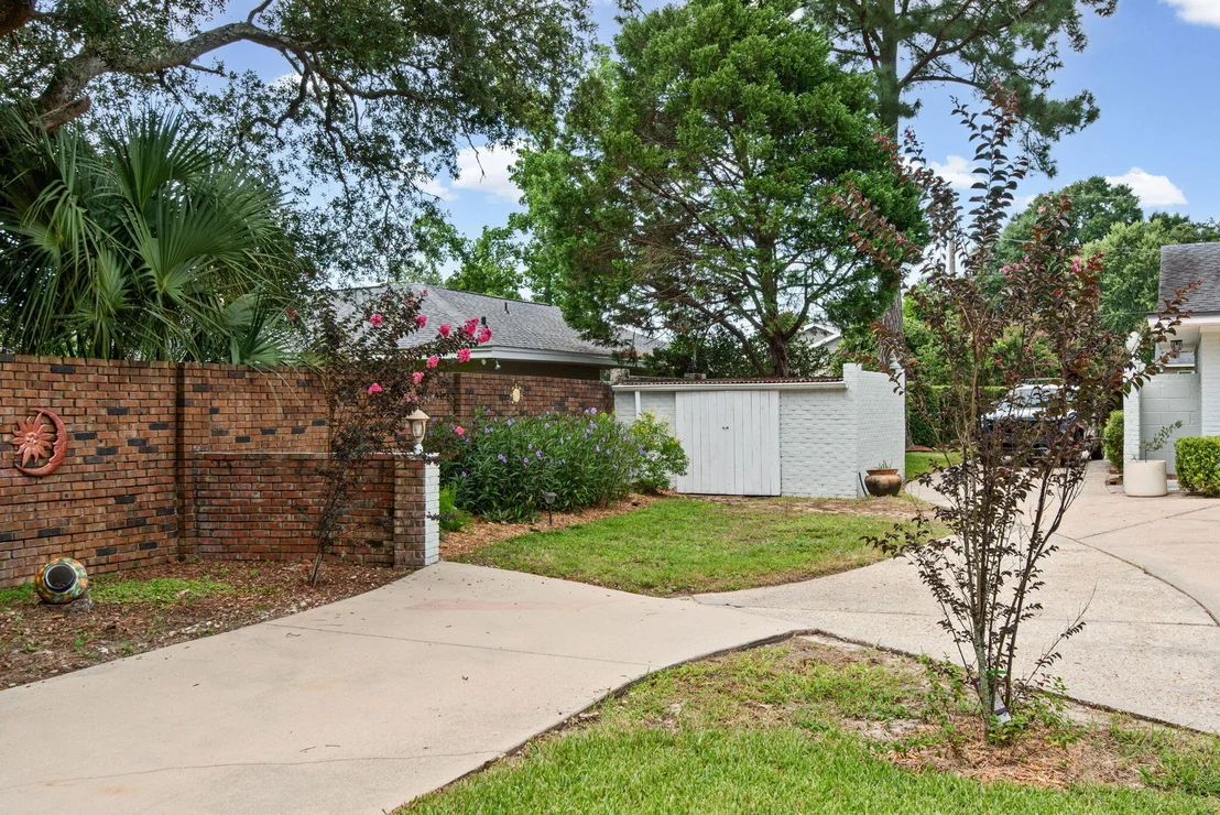 Photo of 5 Maple Avenue