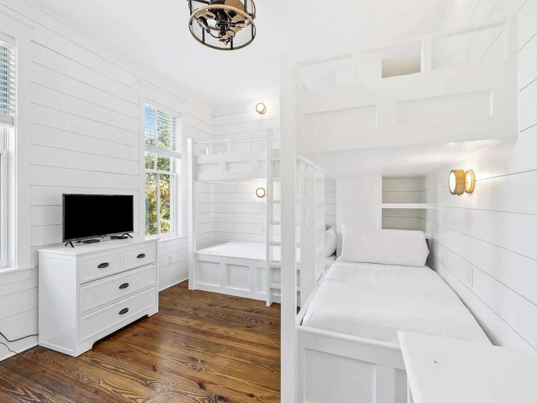 Photo of 384 Red Cedar Way