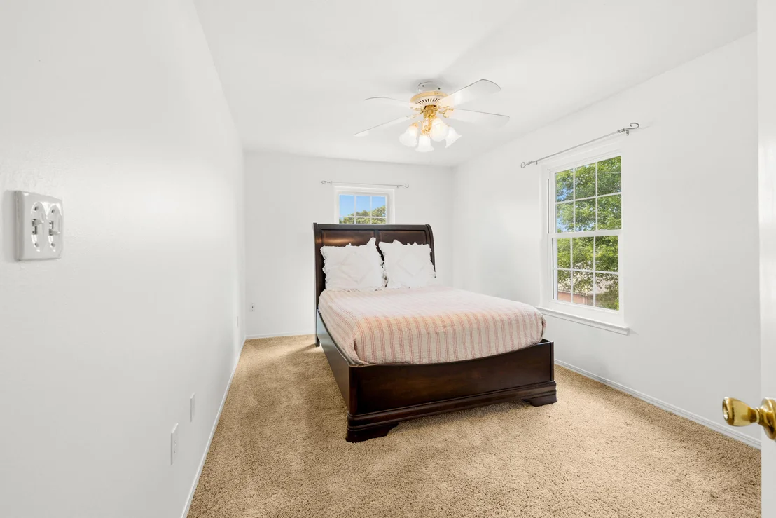 Photo of 610 W Lynn Brook