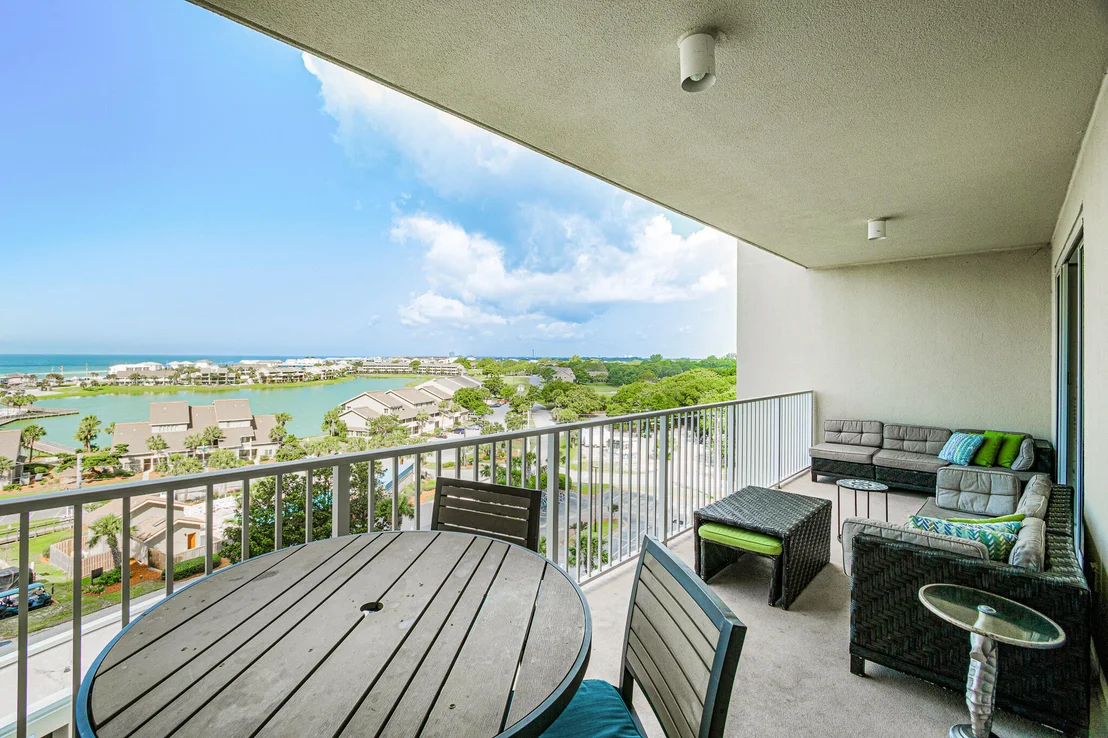 Photo of Unit 708 at 122 Seascape Drive