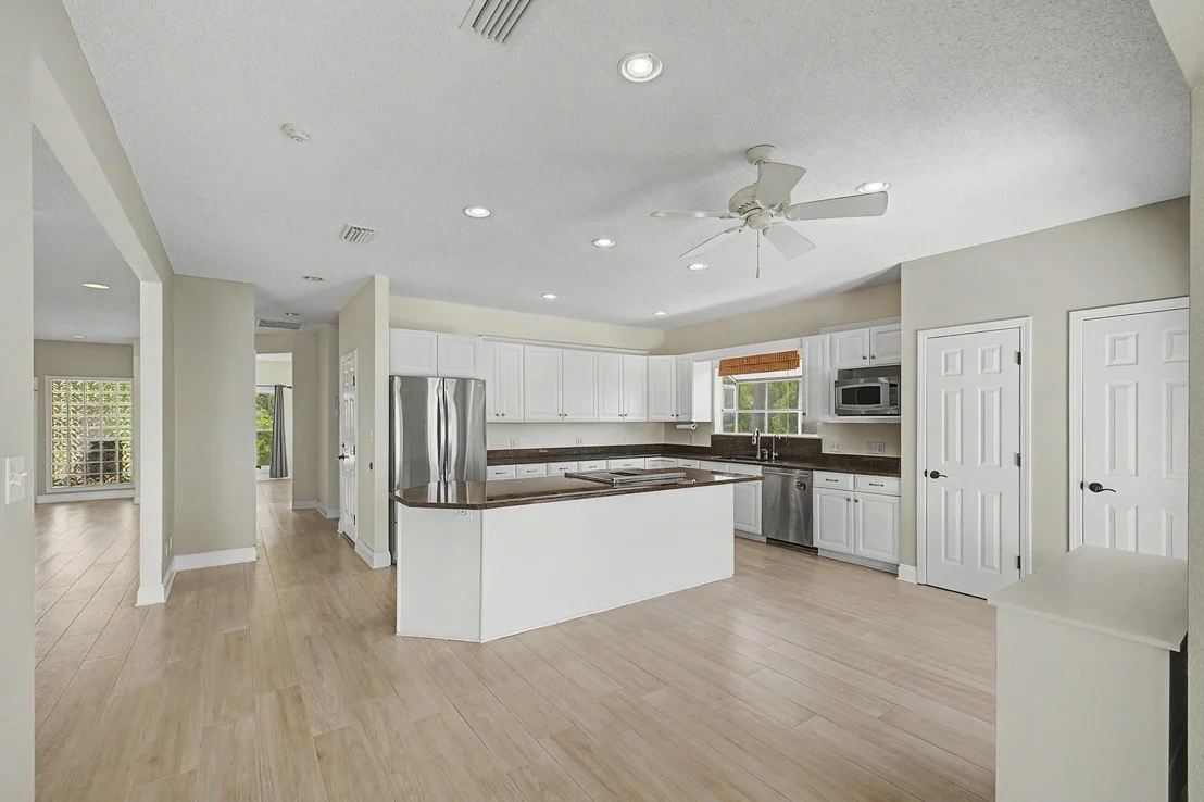 Photo of 4501 Bayside Drive