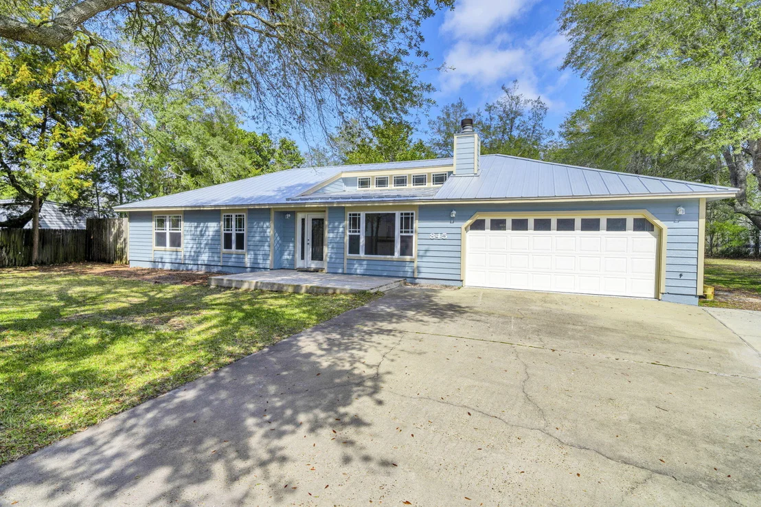 Photo of 845 N Lakeside Drive