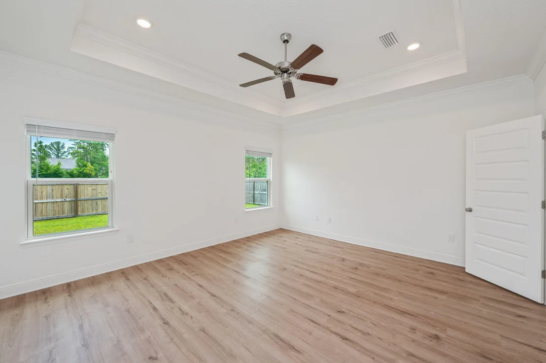Photo of 15 E Oak Trees Lane