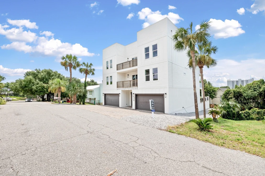 Photo of 326 Summit Drive