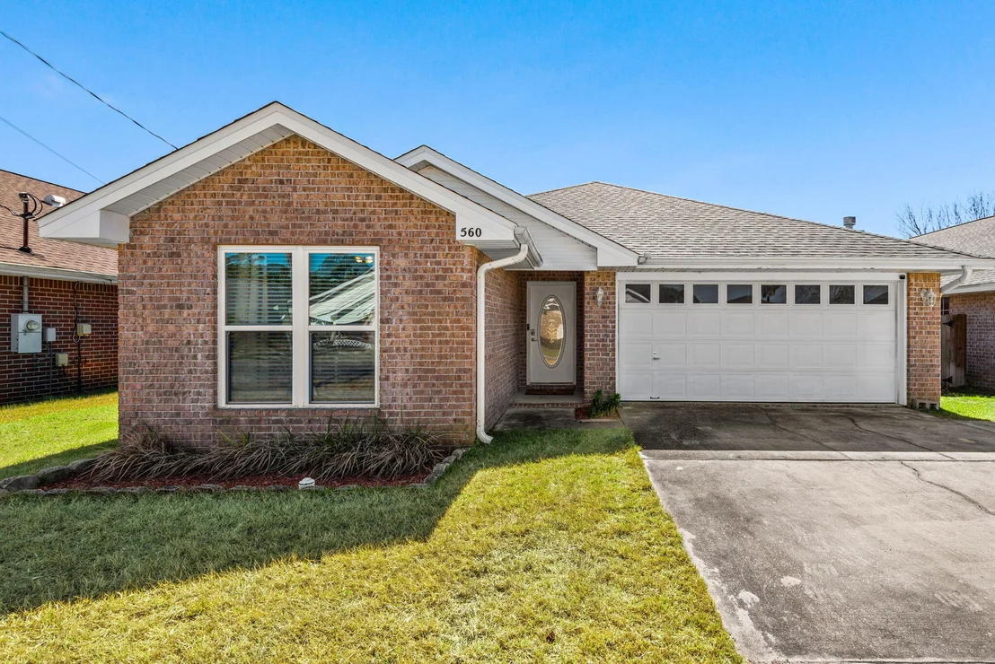 Photo of 560 Rough Leaf Lane