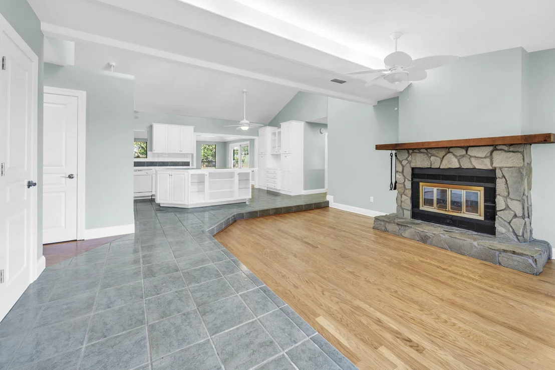 Photo of 845 N Lakeside Drive