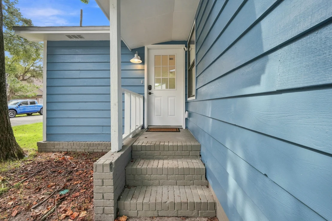 Photo of 1215 S Cedar Avenue