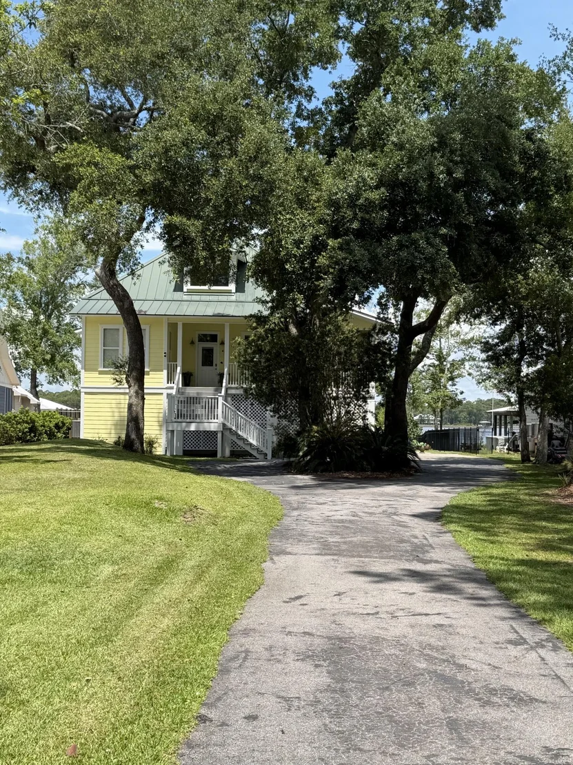 Photo of 1422 Lagrange Road
