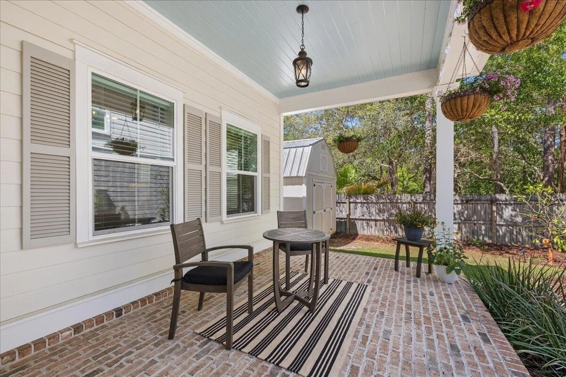 Photo of 103 W Bayou Forest Drive