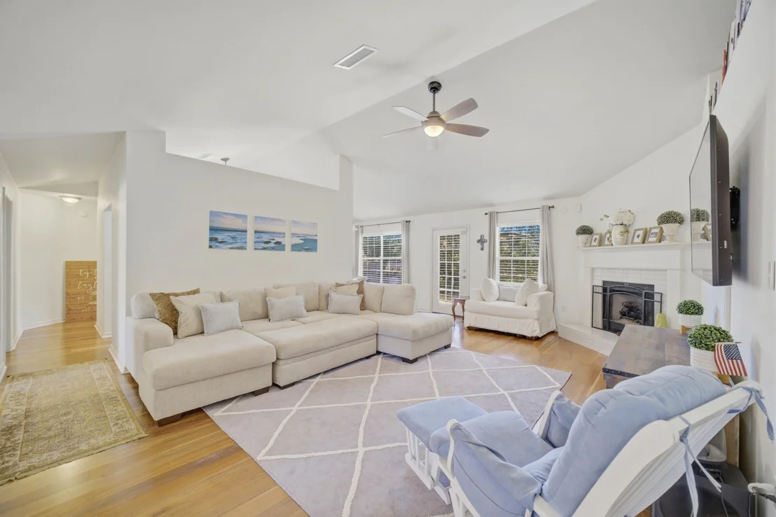 Photo of 346 Louise Circle