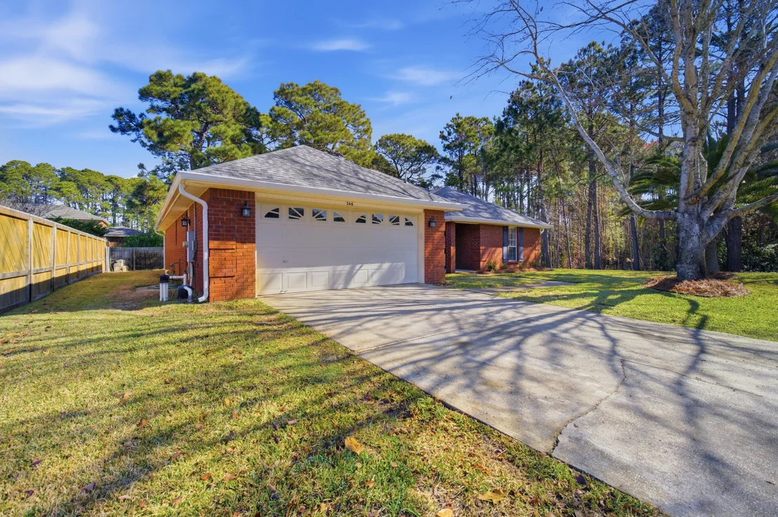 Photo of 346 Louise Circle