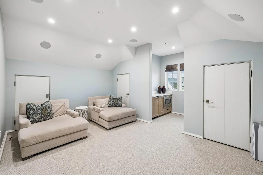 Photo of 179 E Kingston Road