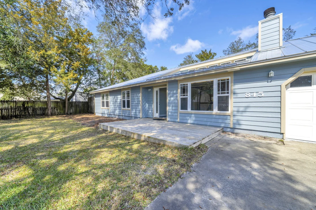 Photo of 845 N Lakeside Drive