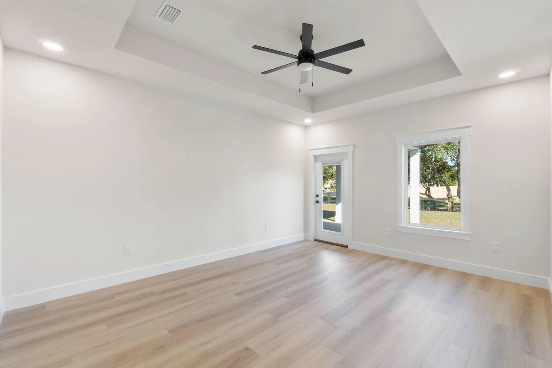 Photo of 1370 Central Parkway