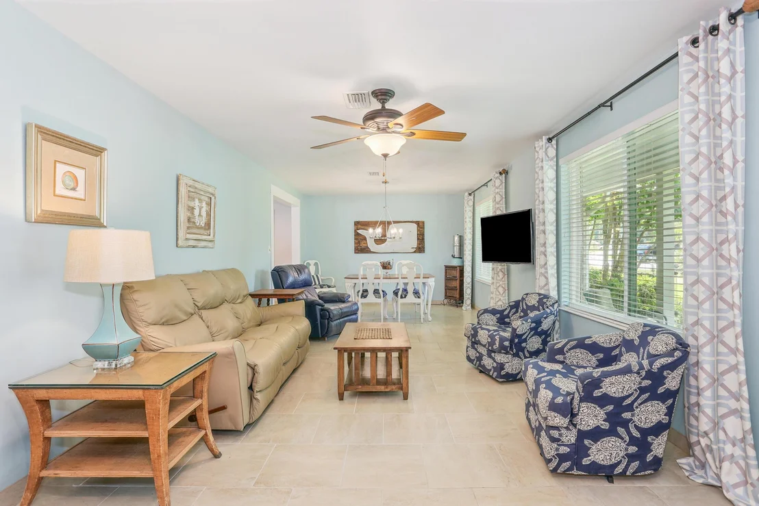Photo of 424 Dracena Way