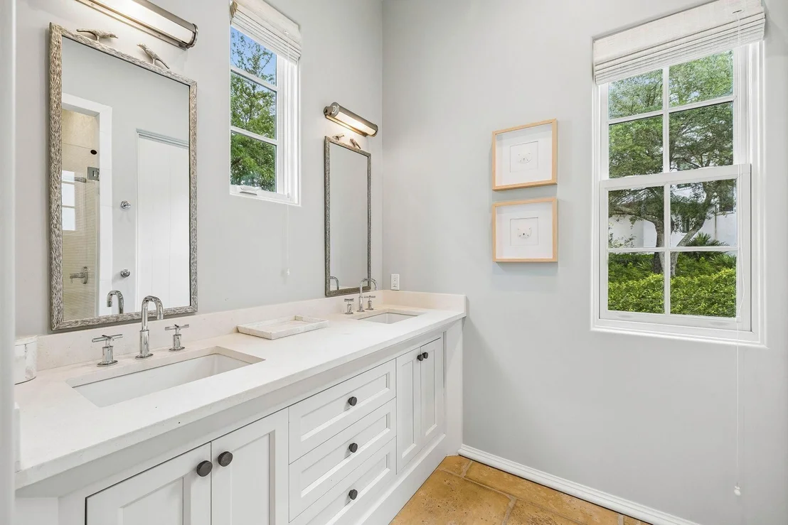 Photo of 179 E Kingston Road